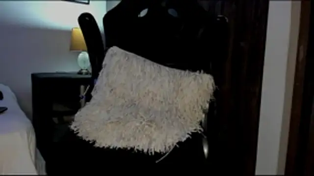 HollyEvanz's cam snapshot