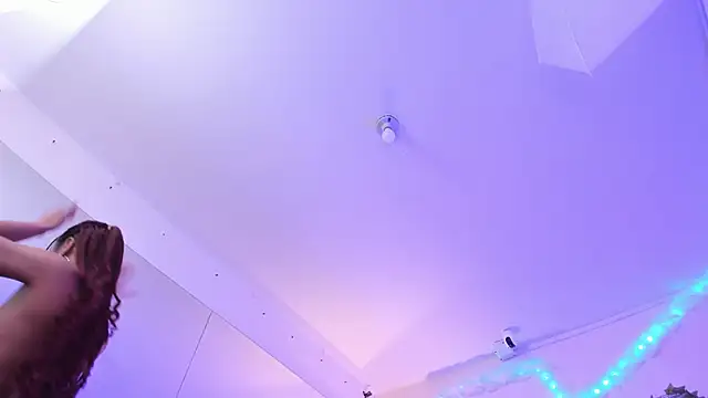 Lucerop_'s cam snapshot