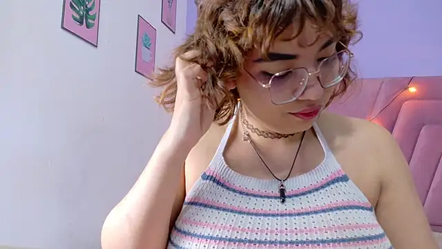 cutiecurvyForeign's cam snapshot