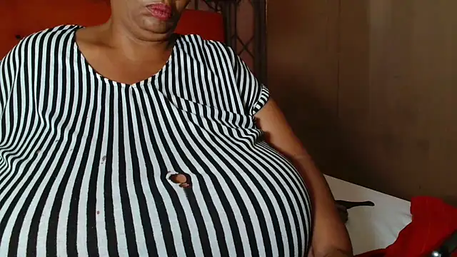 tinagiant live sex cam