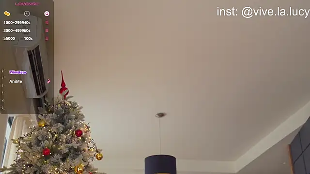 Lucy_Ember's cam snapshot