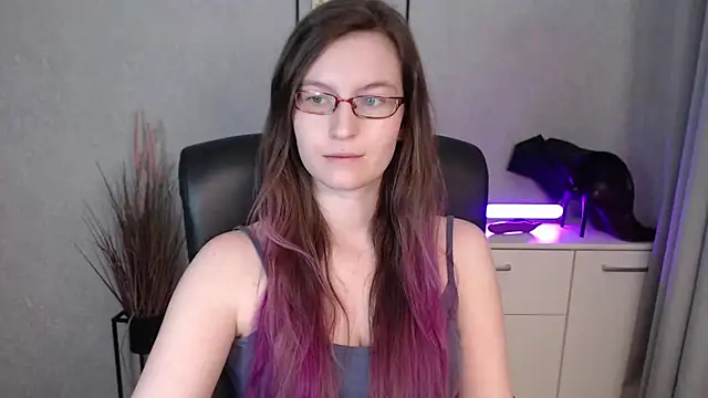 emmaxDelight's cam snapshot