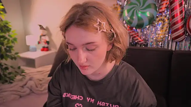 ELLIEJAY's cam snapshot