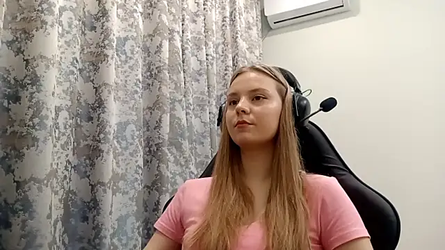 CrackShirker's cam snapshot