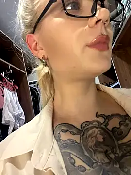 TeaseKitten-'s cam snapshot