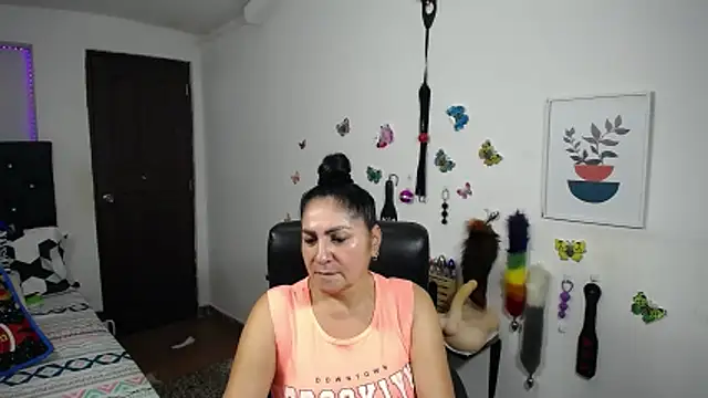 mature_bigboobs10's cam snapshot