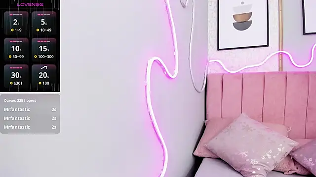 LARISSAEVANS's cam snapshot