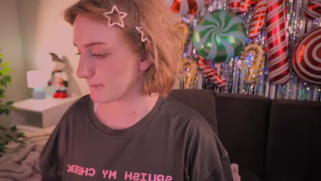 ELLIEJAY's cam snapshot