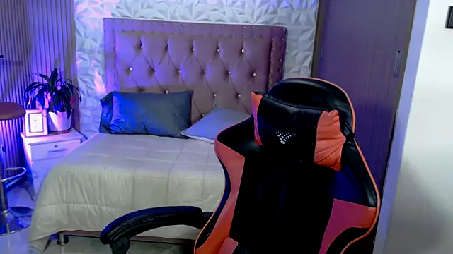 ashleylove_prg's cam snapshot