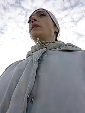 SheTheDeeevil's cam snapshot