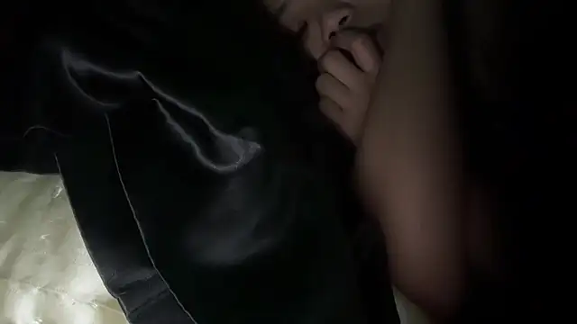 tinydaisy21's cam snapshot