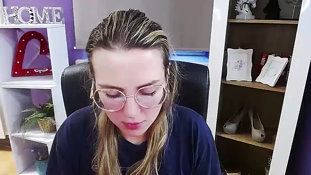 Zoey_Erotic's cam snapshot