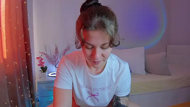 MiaKhallirae's cam snapshot