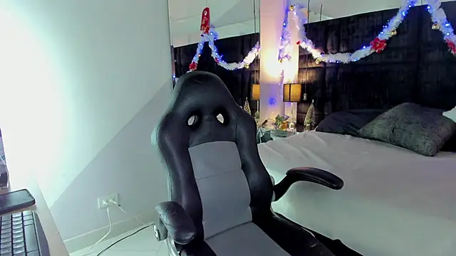 MayaCurvy's cam snapshot