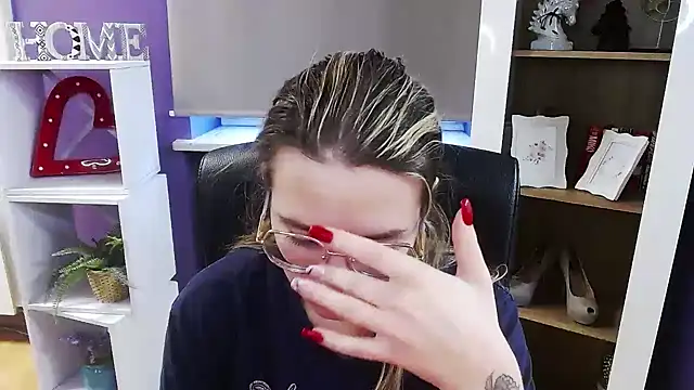 Zoey_Erotic's cam snapshot