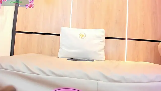 adela_chase's cam snapshot