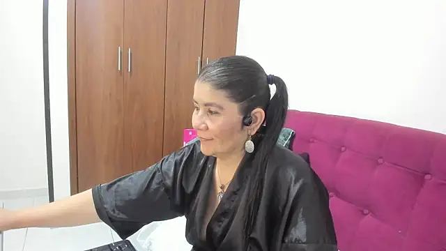 kiraGeiner's cam snapshot