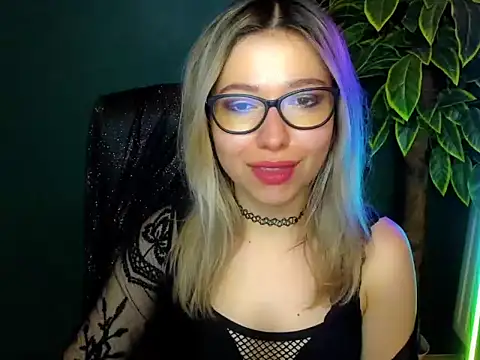 loveHeidi's cam snapshot