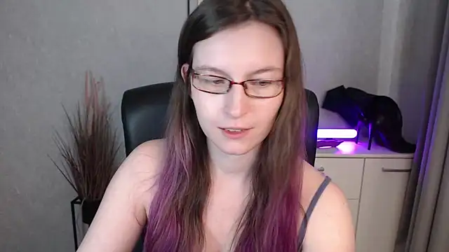 emmaxDelight's cam snapshot