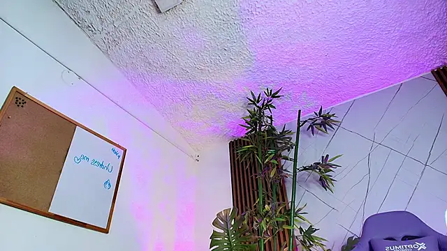 Khloe_Johnson18's cam snapshot