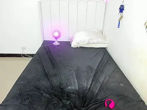 Aliyah_Bucks live sex cam