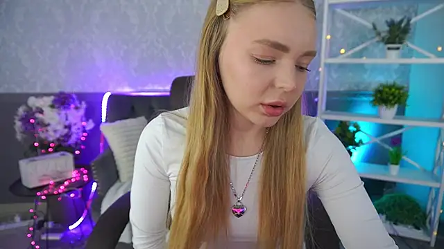 EmilySunshineS's cam snapshot