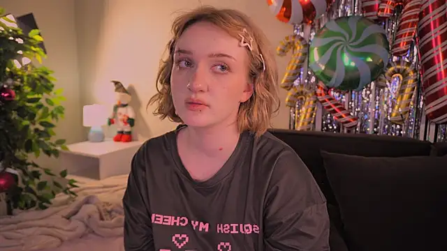 ELLIEJAY's cam snapshot