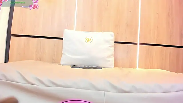 adela_chase's cam snapshot