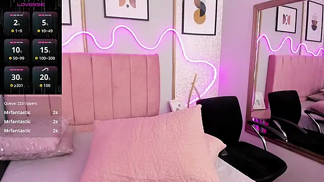 LARISSAEVANS's cam snapshot