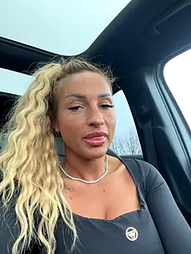 LovingBlondie's cam snapshot