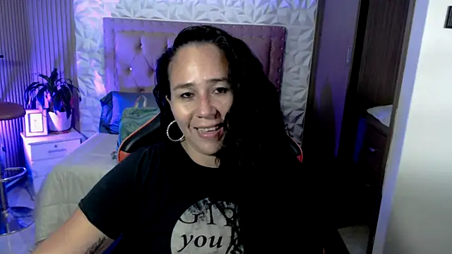 ashleylove_prg's cam snapshot