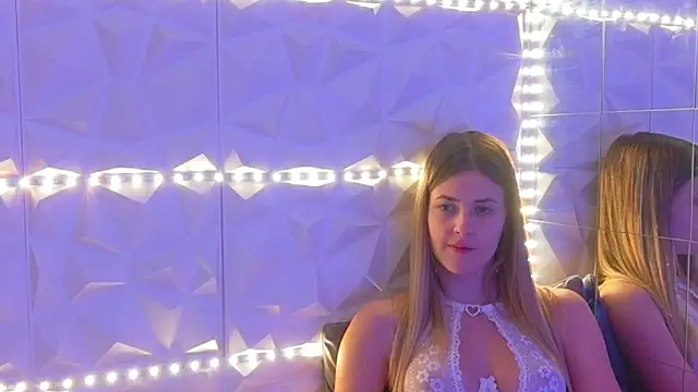 Aishha_'s cam snapshot