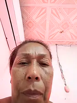 Naomi-Mature's cam snapshot