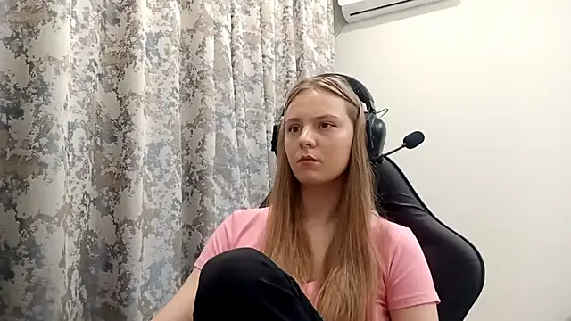 CrackShirker's cam snapshot