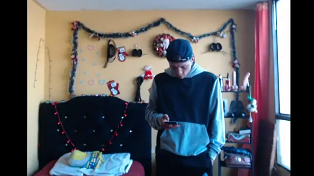 Violet_And_Smith's cam snapshot