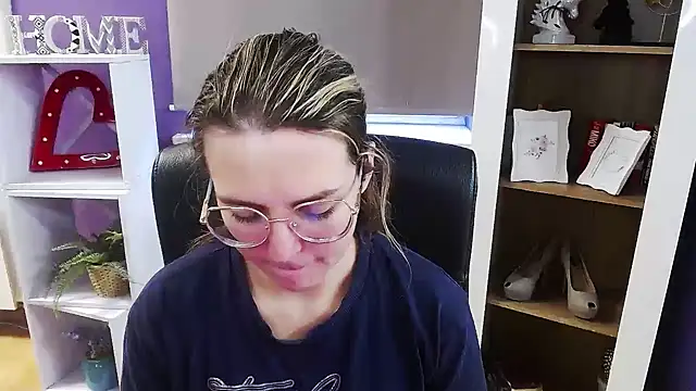 Zoey_Erotic's cam snapshot