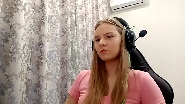 CrackShirker's cam snapshot