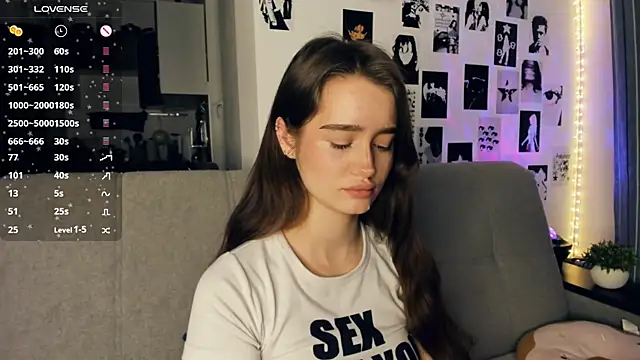 lovelyalivia's cam snapshot