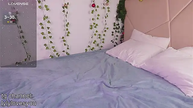 lylylovesyou's cam snapshot