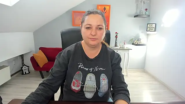 LollaGirl's cam snapshot