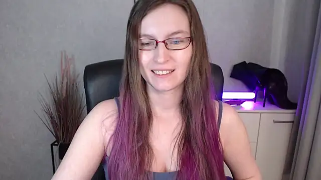 emmaxDelight's cam snapshot