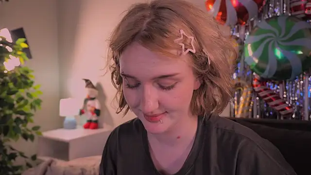 ELLIEJAY's cam snapshot