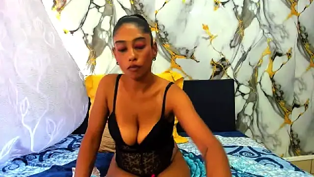 indianmia694u's cam snapshot