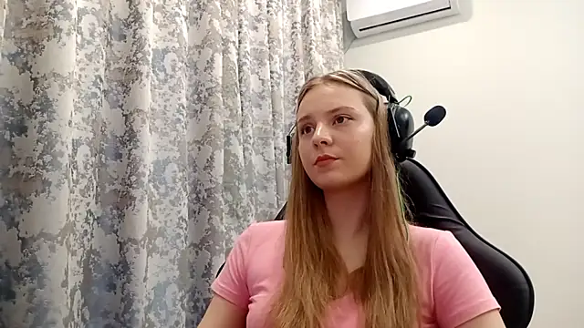 CrackShirker's cam snapshot