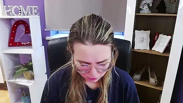 Zoey_Erotic's cam snapshot