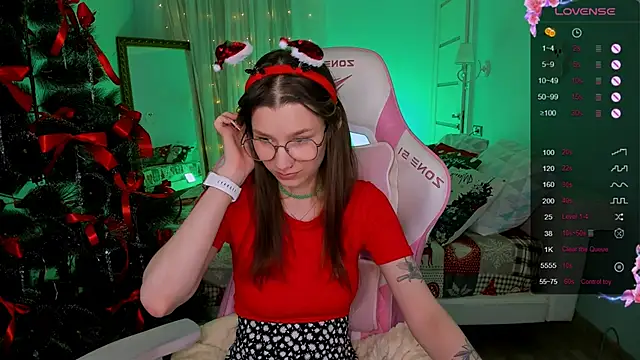 LinaBlossom_'s cam snapshot