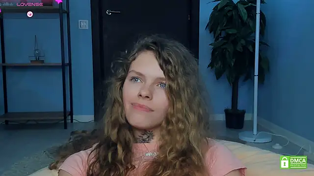 RayaNenlia's cam snapshot