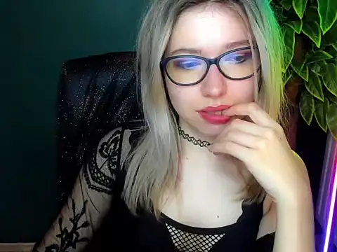 loveHeidi's cam snapshot