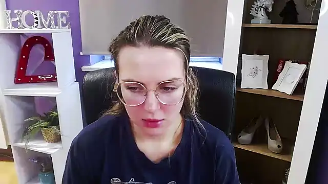 Zoey_Erotic's cam snapshot