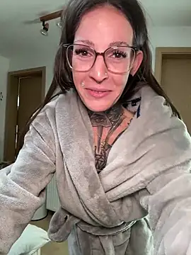 BrownieyQueen's cam snapshot